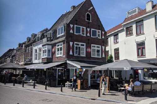 Café Tilt